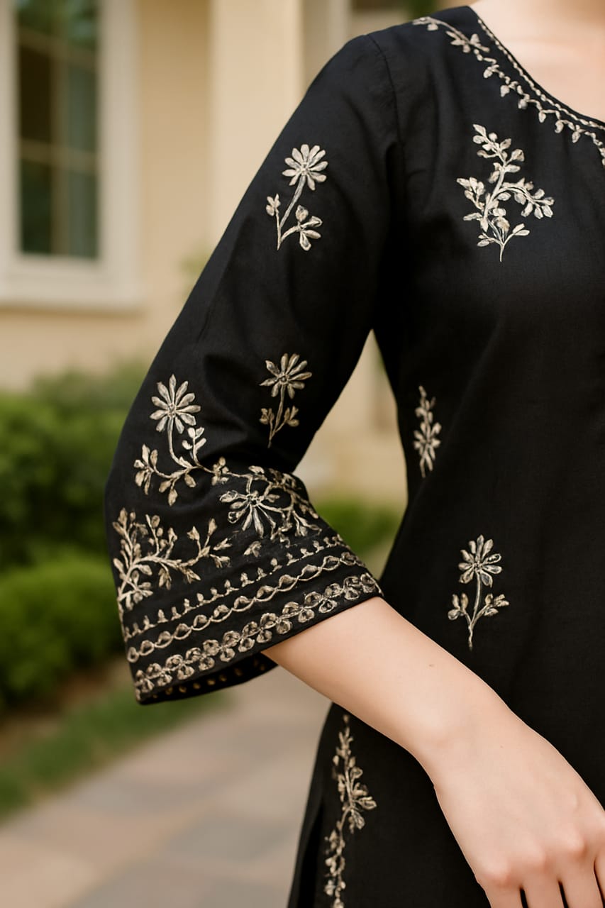 Golden Petals – Black 2PCS Elegance Edition